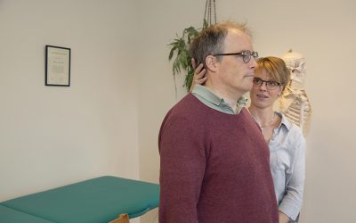 Stijve nek? Dit zit er vaak achter, en dit kun je doen